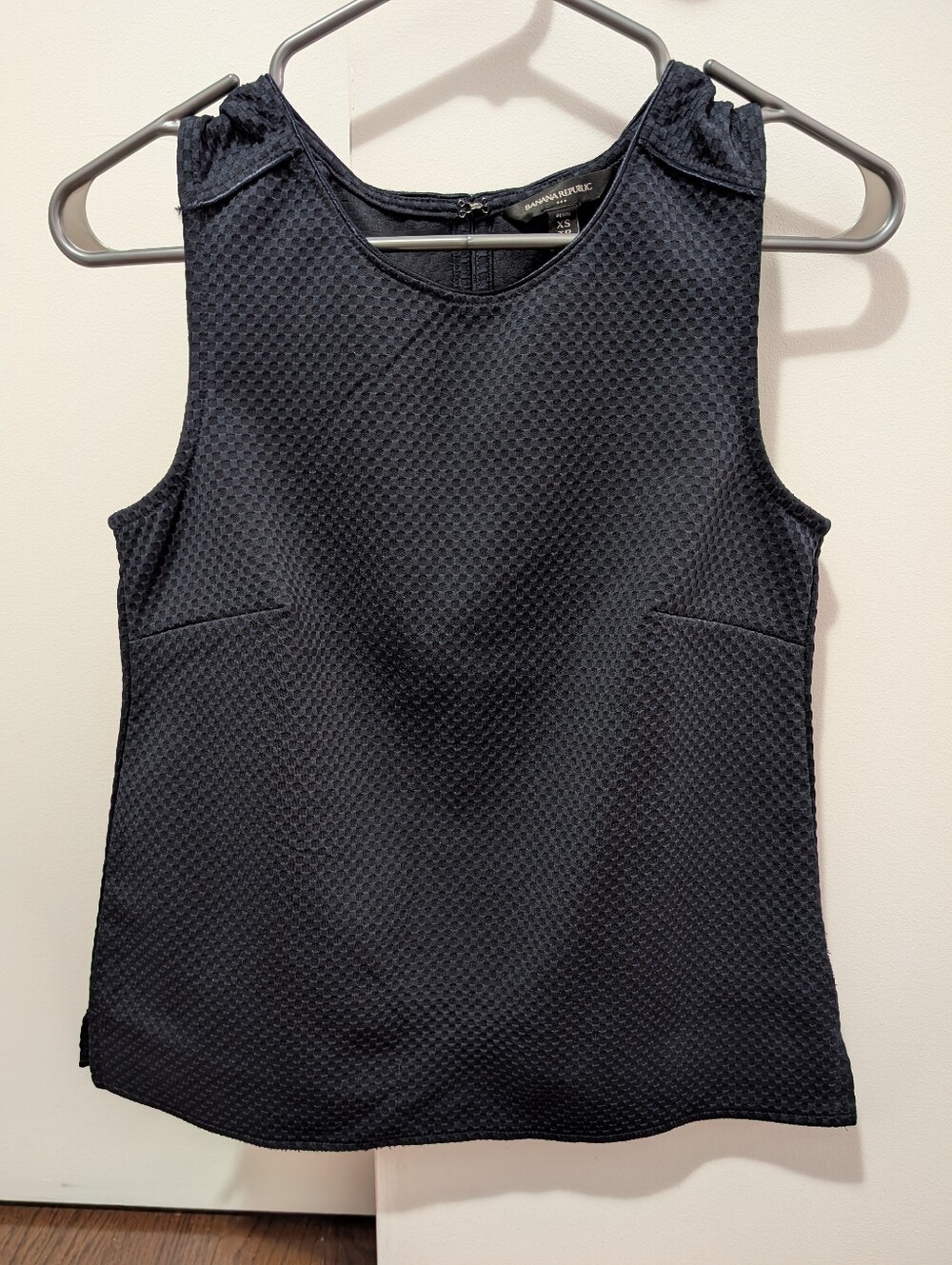 Banana Republic Navy And Black Sleeveless Textured Tank